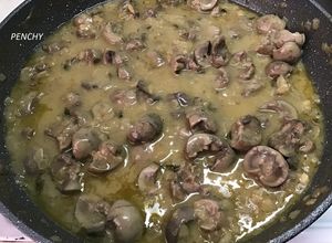 Foto principal de Riñones de cordero encebollados al vino blanco y coñac