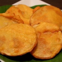A picture of Gram flour fried potatoe.