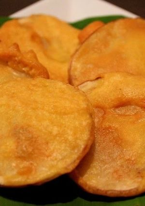 A picture of Gram flour fried potatoe.