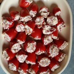 A picture of Cherry tomato BLT's.
