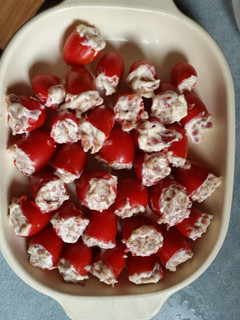 A picture of Cherry tomato BLT's.