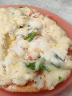 # ઇન્સ્ટન્ટ પીઝા(instant pizza recipe in Gujarati) રેસીપી મુખ્ય ફોટો