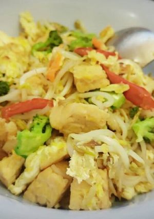Foto resep Tumis taoge brokoli pedas asin