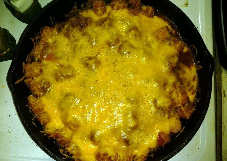 Recipe of Ultimate Geralds chili cheese tots with brats