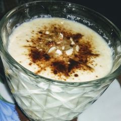 A picture of Apple banana shake.