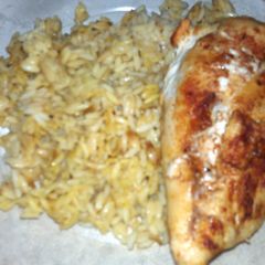 chicken and rice A picture of chicken and rice.