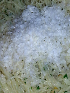 A picture of Spaghetti with garlic and olive oil.