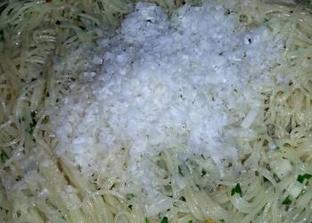 New Recipe Spaghetti with garlic and olive oil Home Style