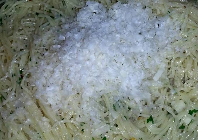 Recipe of Quick Spaghetti with garlic and olive oil