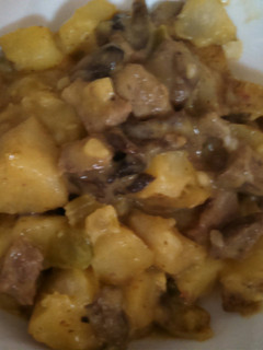 A picture of Beef tips and potato casserole.