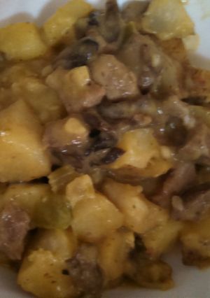 A picture of Beef tips and potato casserole.