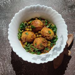 A picture of Egg peas masala.