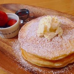 A picture of Delicious Classic Buttermilk Pancakes.