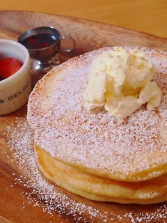 A picture of Delicious Classic Buttermilk Pancakes.