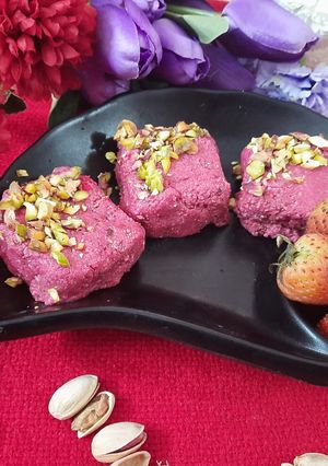 A picture of Strawberry kalakand.
