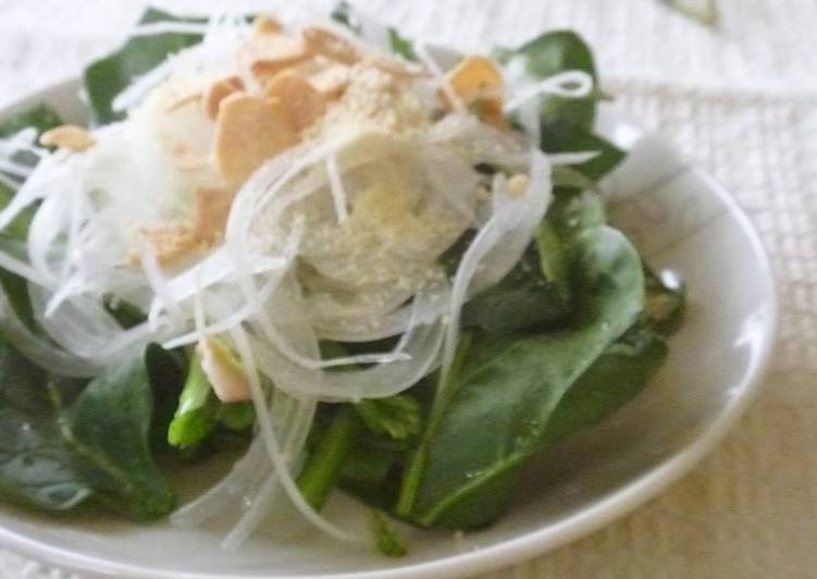 Simple Way to Prepare Ultimate Spinach and Onion Popeye Salad