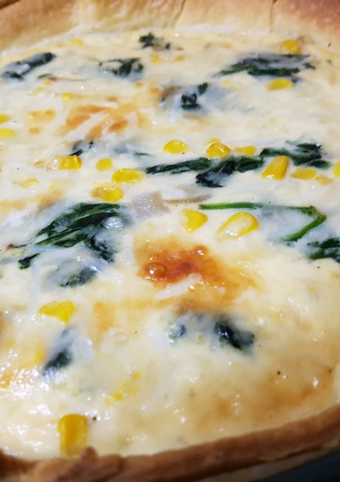 Una foto de Quiche de pollo y espinacas