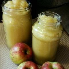 A picture of Home made applesauce.