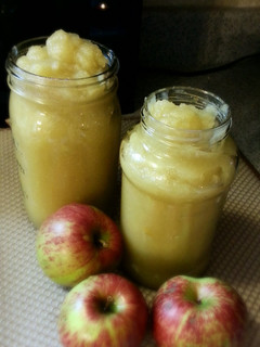 A picture of Home made applesauce.