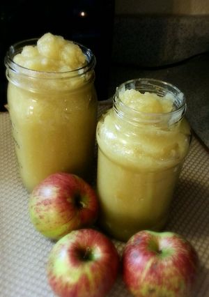 A picture of Home made applesauce.
