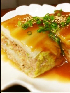 A picture of Layered and Steamed Chinese Cabbage Leaves and Pork Mince.