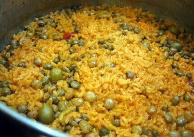 Arroz con Gandules (Rice with Pigeon Peas) - Sense & Edibility