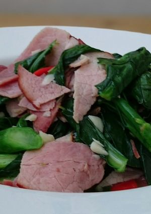 A picture of Ham With Chinese Brocoli.