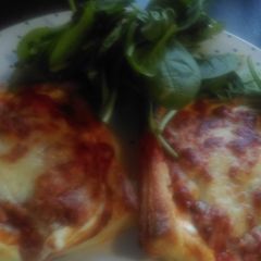 Mandys puff pastry with bolognese sauce A picture of Mandys puff pastry with bolognese sauce.