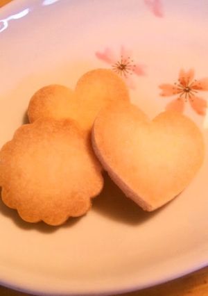 A picture of Crispy Rice Flour Cookies.
