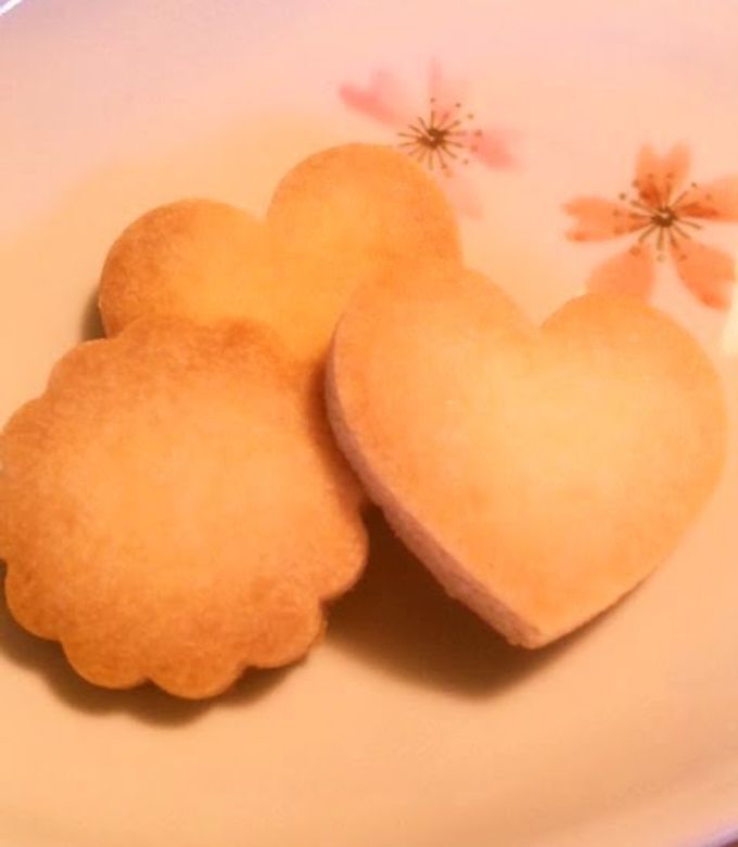A picture of Crispy Rice Flour Cookies.