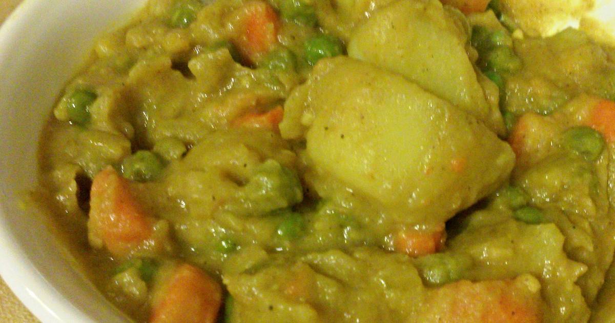 Curry Potatoes with Peas and Carrots Recipe by StephieCanCook - Cookpad