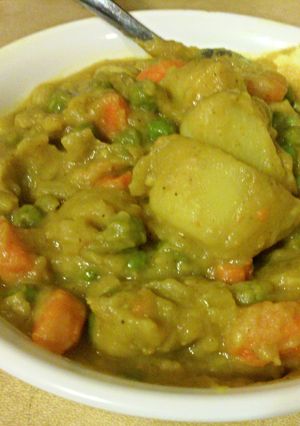 A picture of Curry Potatoes with Peas and Carrots.