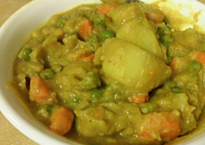 Curry Potatoes with Peas and Carrots