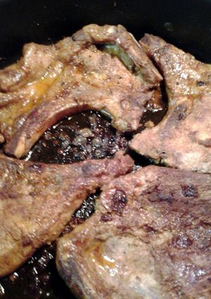 A picture of paprika pork steak in wine.