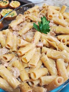 صورة لوصفة معكرونة بالكريمة البيضاء