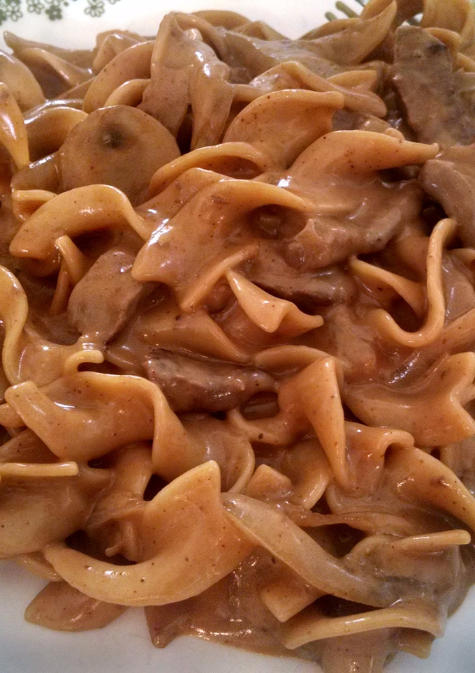 A picture of Beef stroganoff.