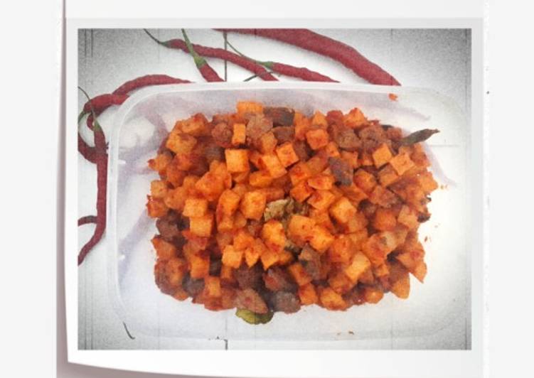 Cara Gampang Menyiapkan Sambal Goreng Kentang &amp; Hati (Pedas) yang Enak Banget