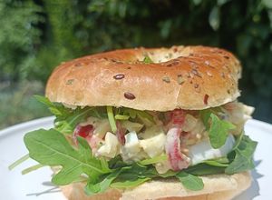 Une photo de 🥯 Bagel veggie sauce tartare allégée
