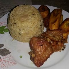 A picture of Curry rice with fried chicken and plantain.