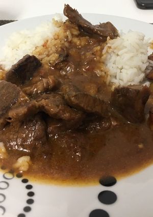 Una foto de Carne en salsa