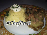 Chuletas de cerdo en crema de hongos y chorizo con puré de papas