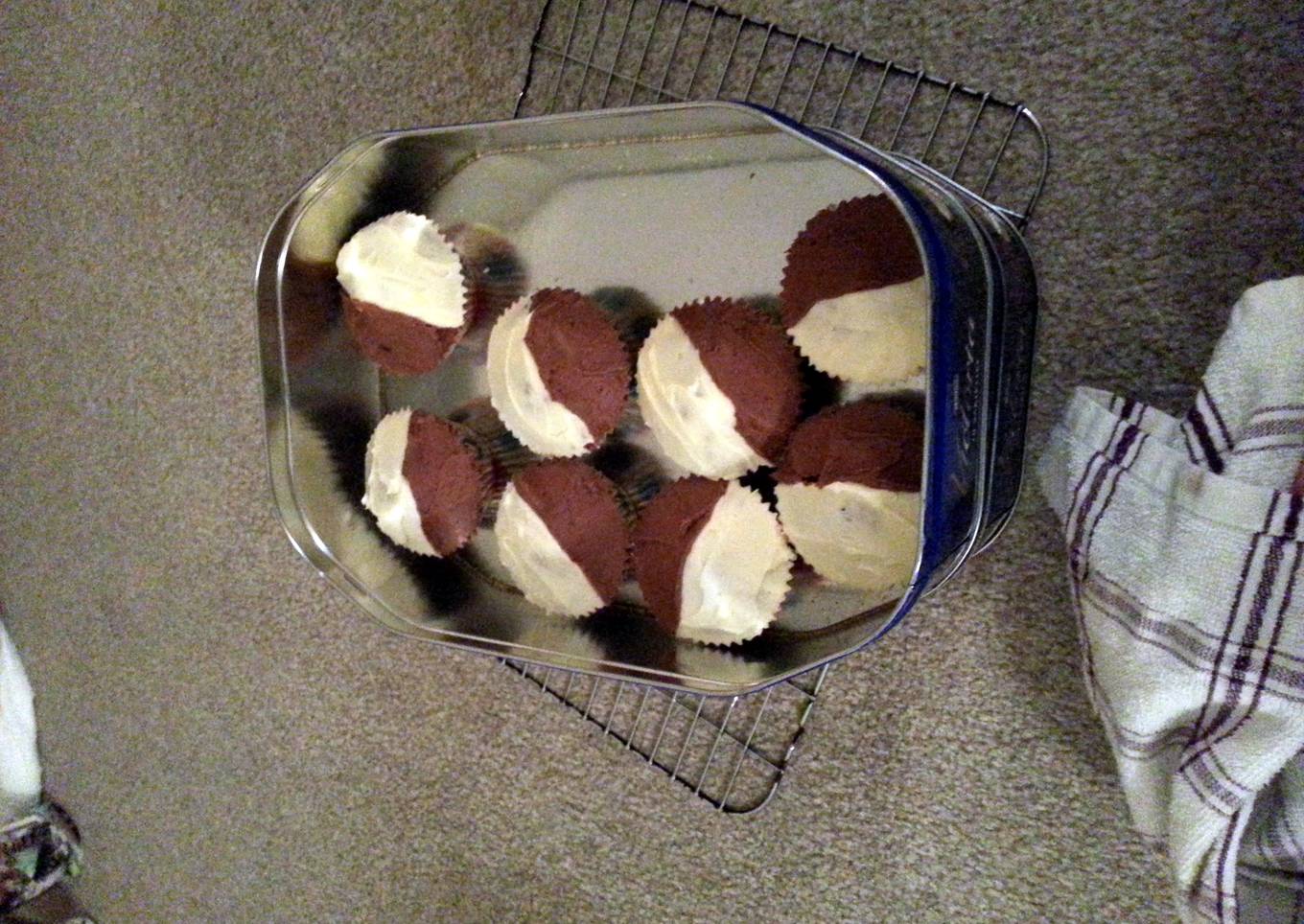 vanilla and chocolate marble cupcakes
