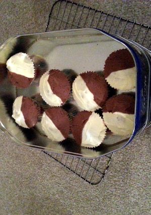 A picture of vanilla and chocolate marble cupcakes.