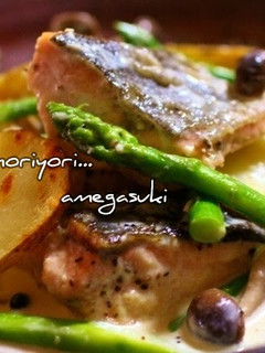 A picture of Autumn Salmon and Potatoes with Cream Sauce.