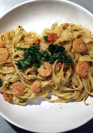 A picture of Tagliatelle , Pesto and prawns.