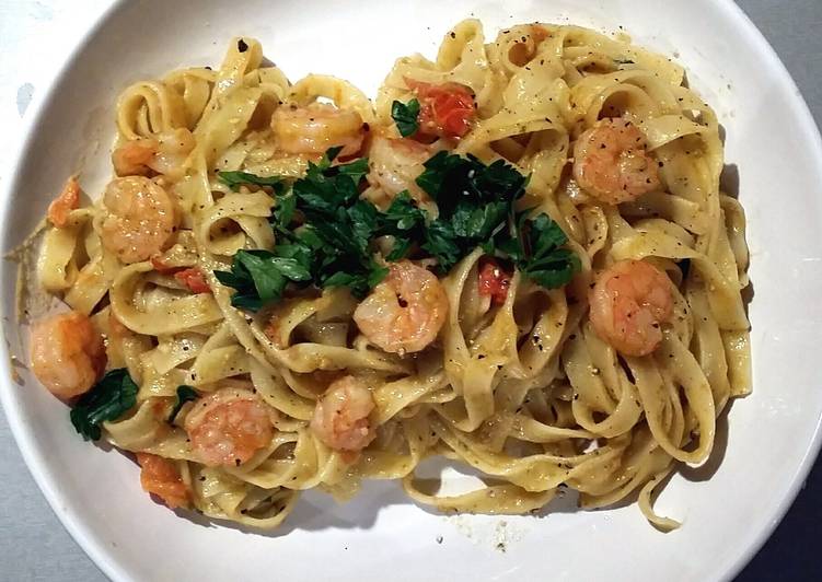 Tagliatelle , Pesto and prawns