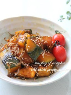 A picture of Stir-fried Kabocha and Jako with Butter and Soy Sauce.