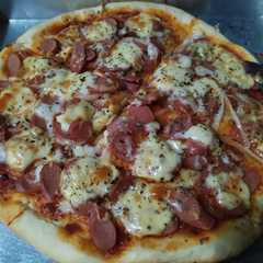 รูปของ PIZZA HUT crispy enak