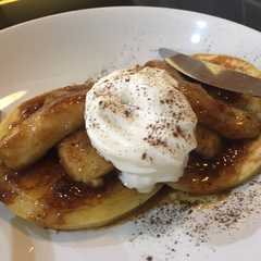 รูปของ Banana caramel pancake with cinnamon