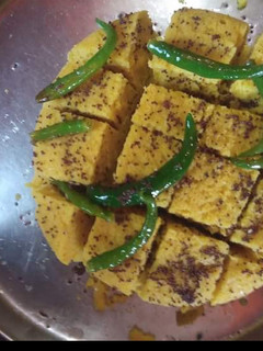 सूजी बेसन ढोकला (Suji besan dhokla recipe in hindi) रेसिपी मुख्य फोटो